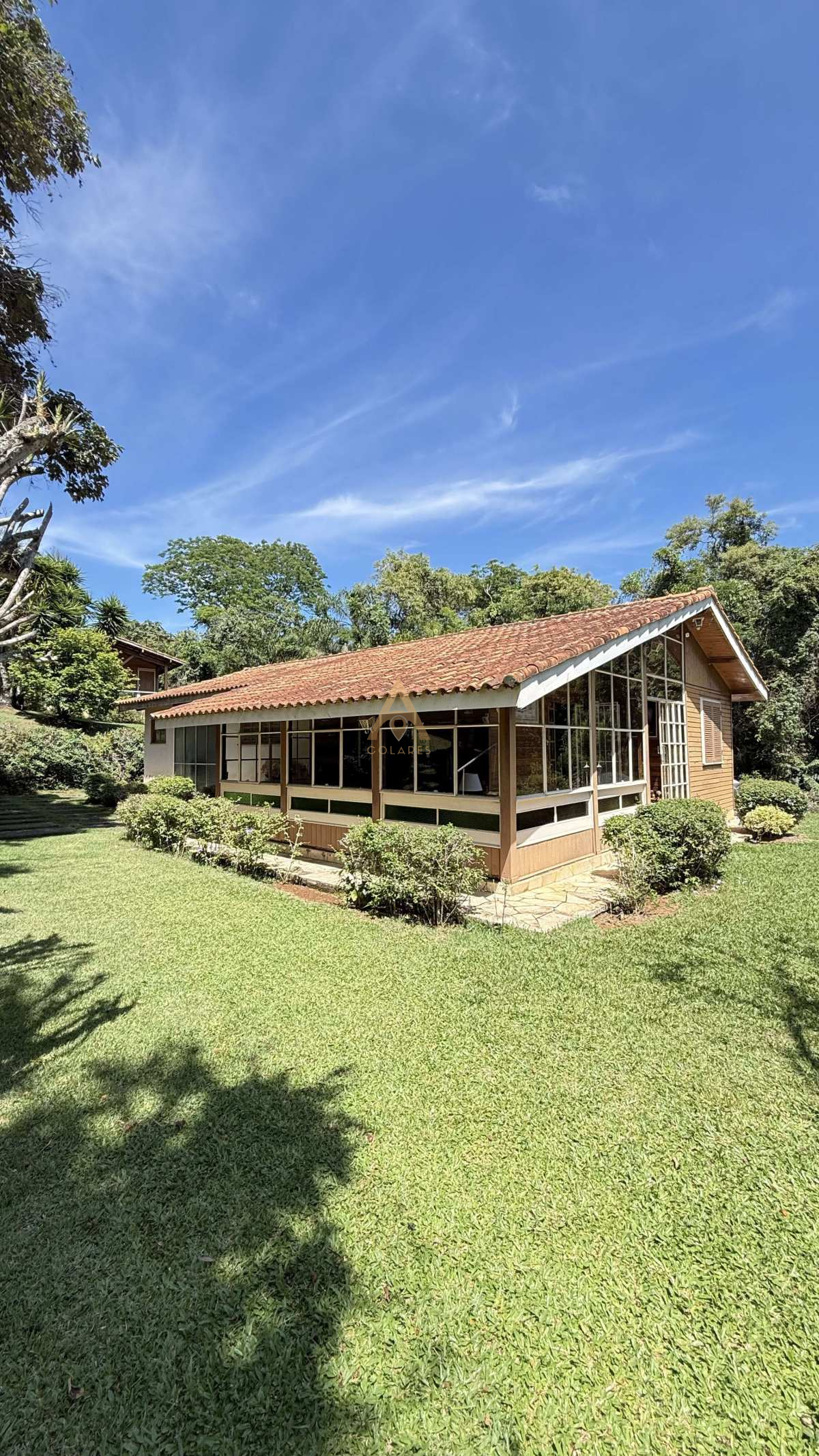  - Chácara à venda, com 3 quartos, 2000m²