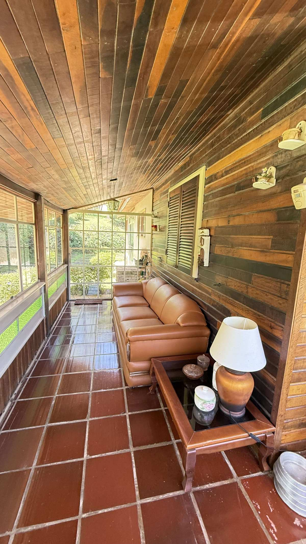  - Chácara à venda, com 3 quartos, 2000m²