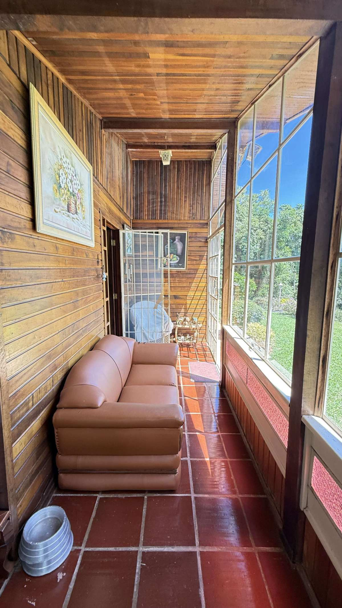  - Chácara à venda, com 3 quartos, 2000m²